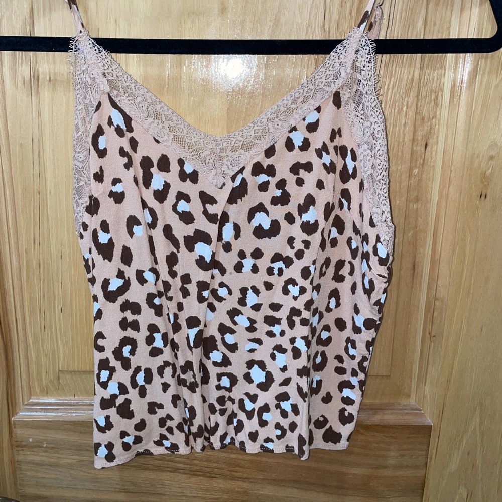 Small leopard tank top with lace trim